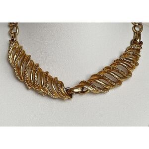 Vintage Womens Gold Tone Twist Detailed Slip On Chain Bracelet Dainty Minimalist